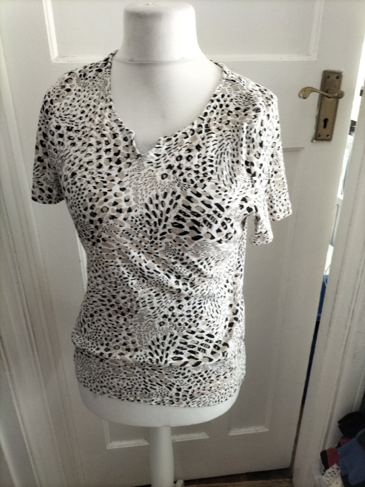 Bonmarche 16 Cream And Beige Patterned Short Sleeved Blouse