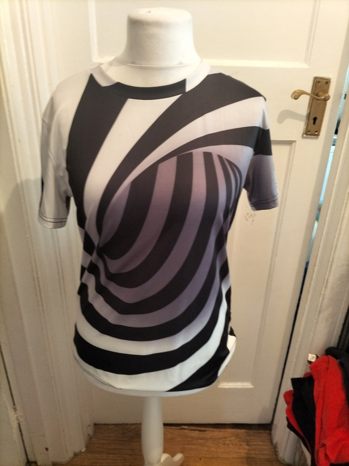 Ladies Size M Black/Silver/Grey/Black Short Sleeved T-shirt