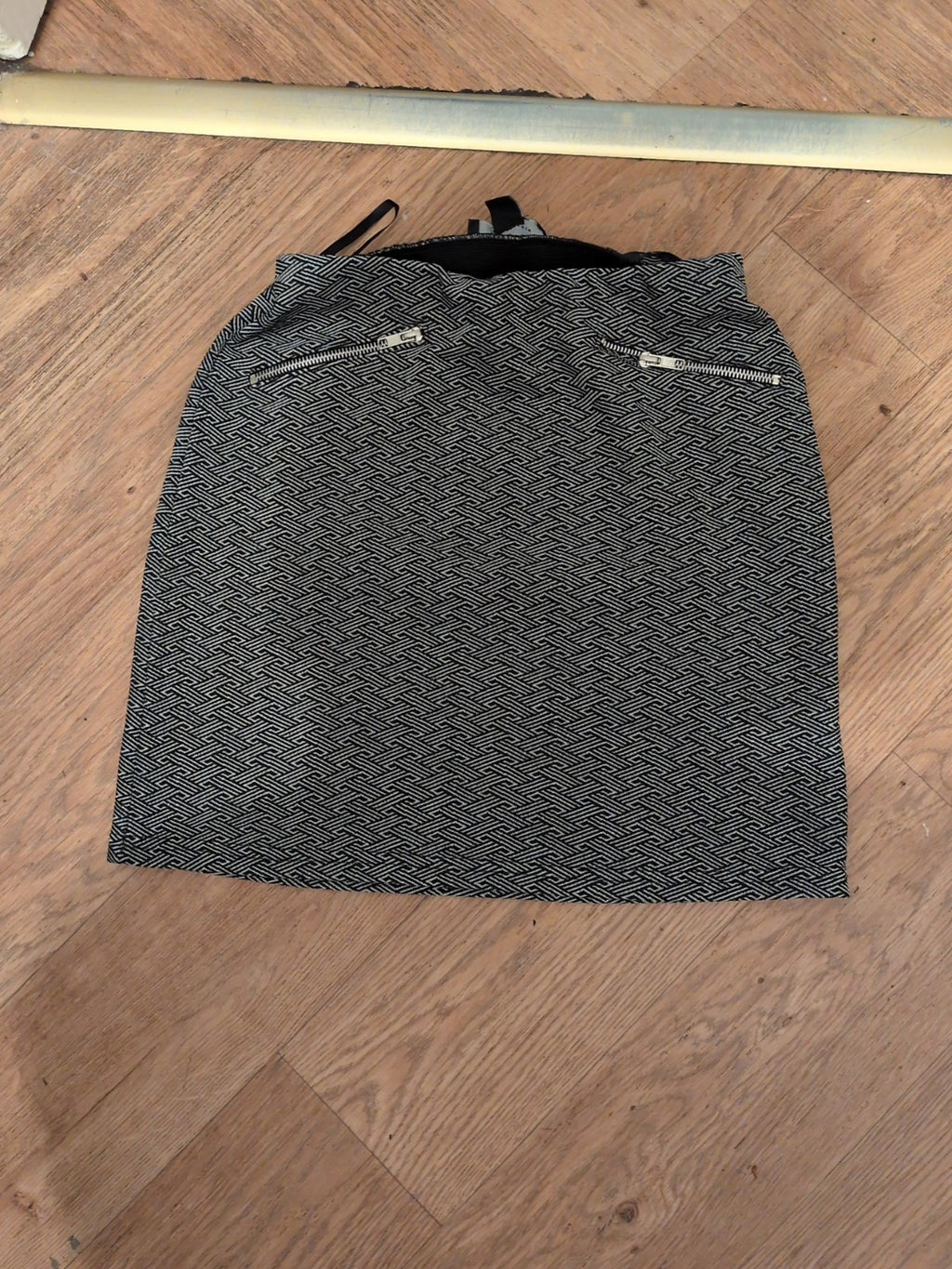 Primark 6 Black And White Elasticated Shirt Mini Skirt