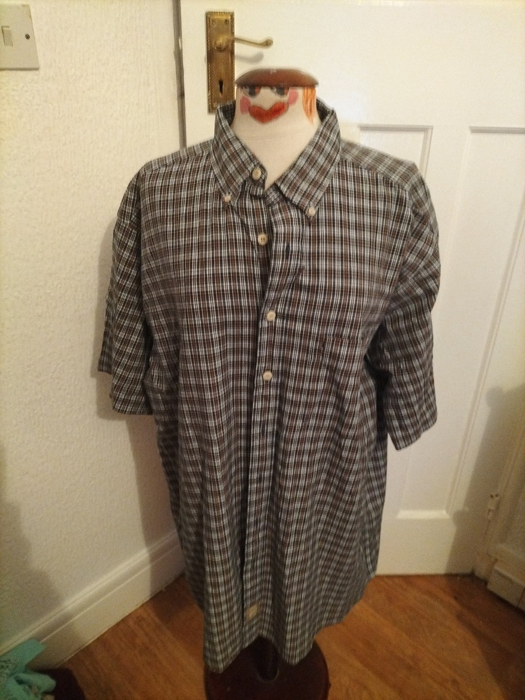 Mens Khakis Size Large Check Short Sleeved Shirt