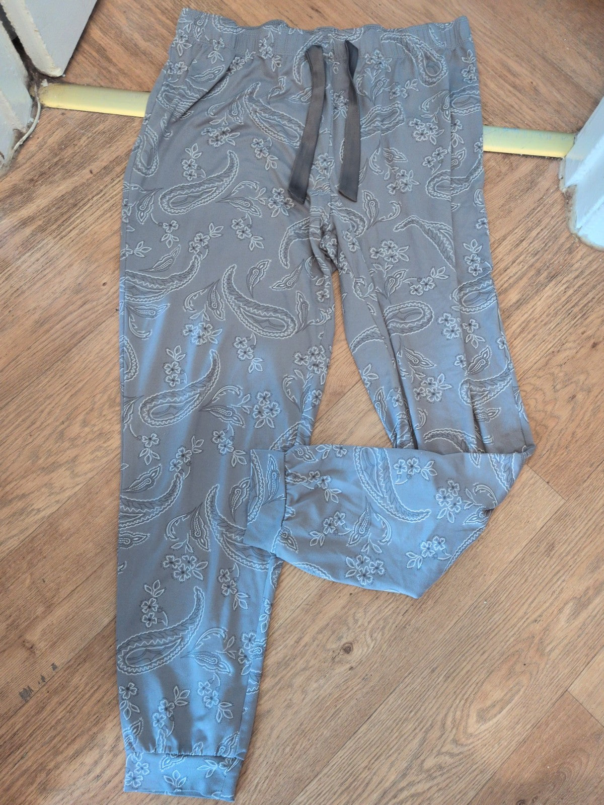 Primark 14-16 Silvery Grey Floral Elasticated Pyjama Bottoms