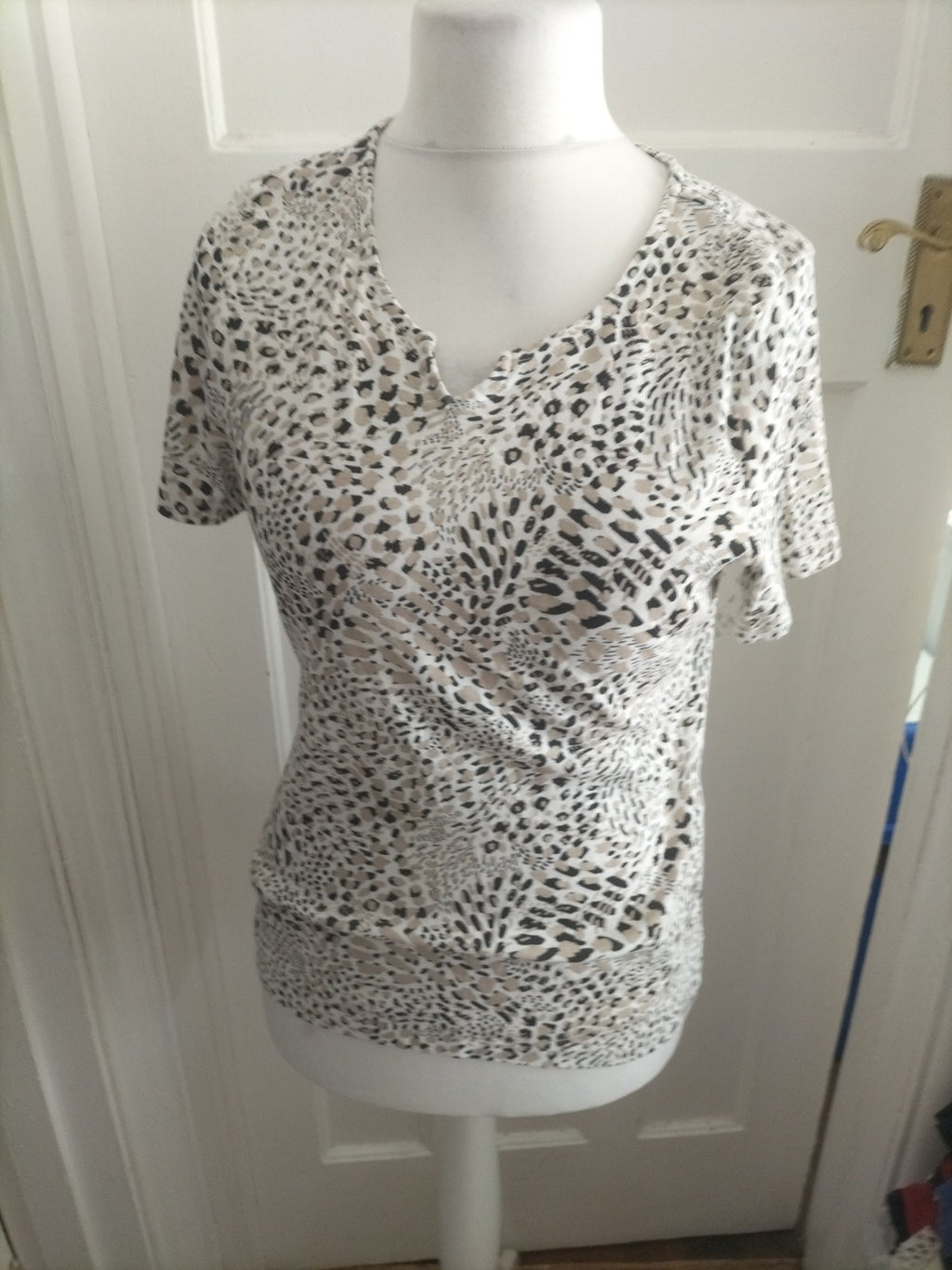 Bonmarche 16 Cream And Beige Patterned Short Sleeved Blouse