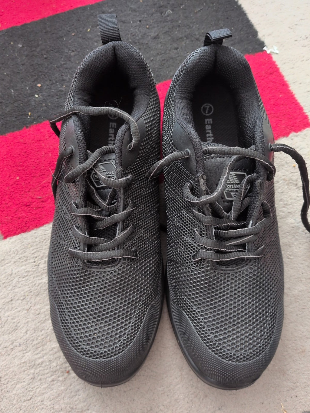 Brand New Earthworks UK 7 Black Steel Toe Safety Trainer