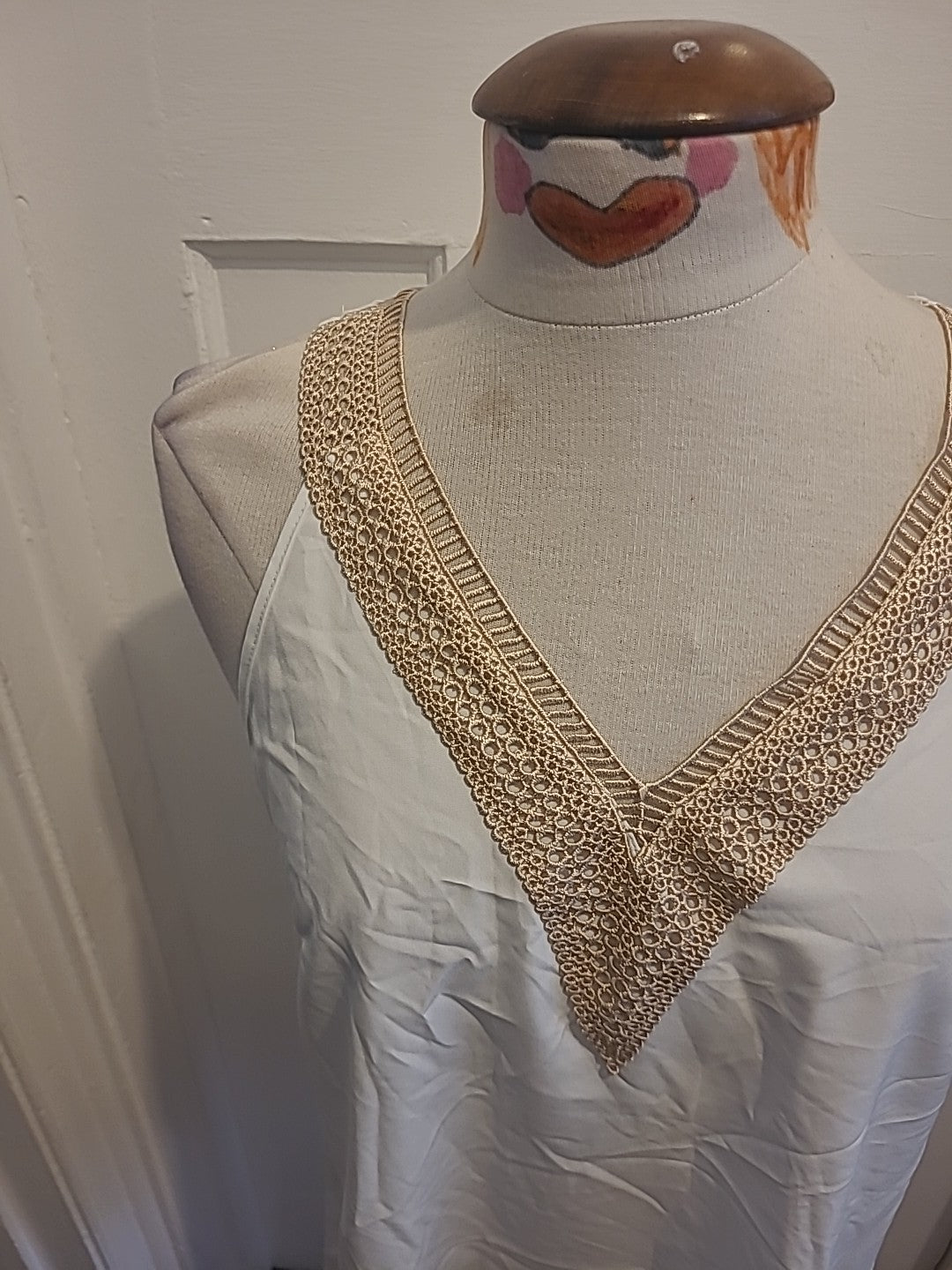 Ladies Unbranded White And Beige Sleeveless Blouse