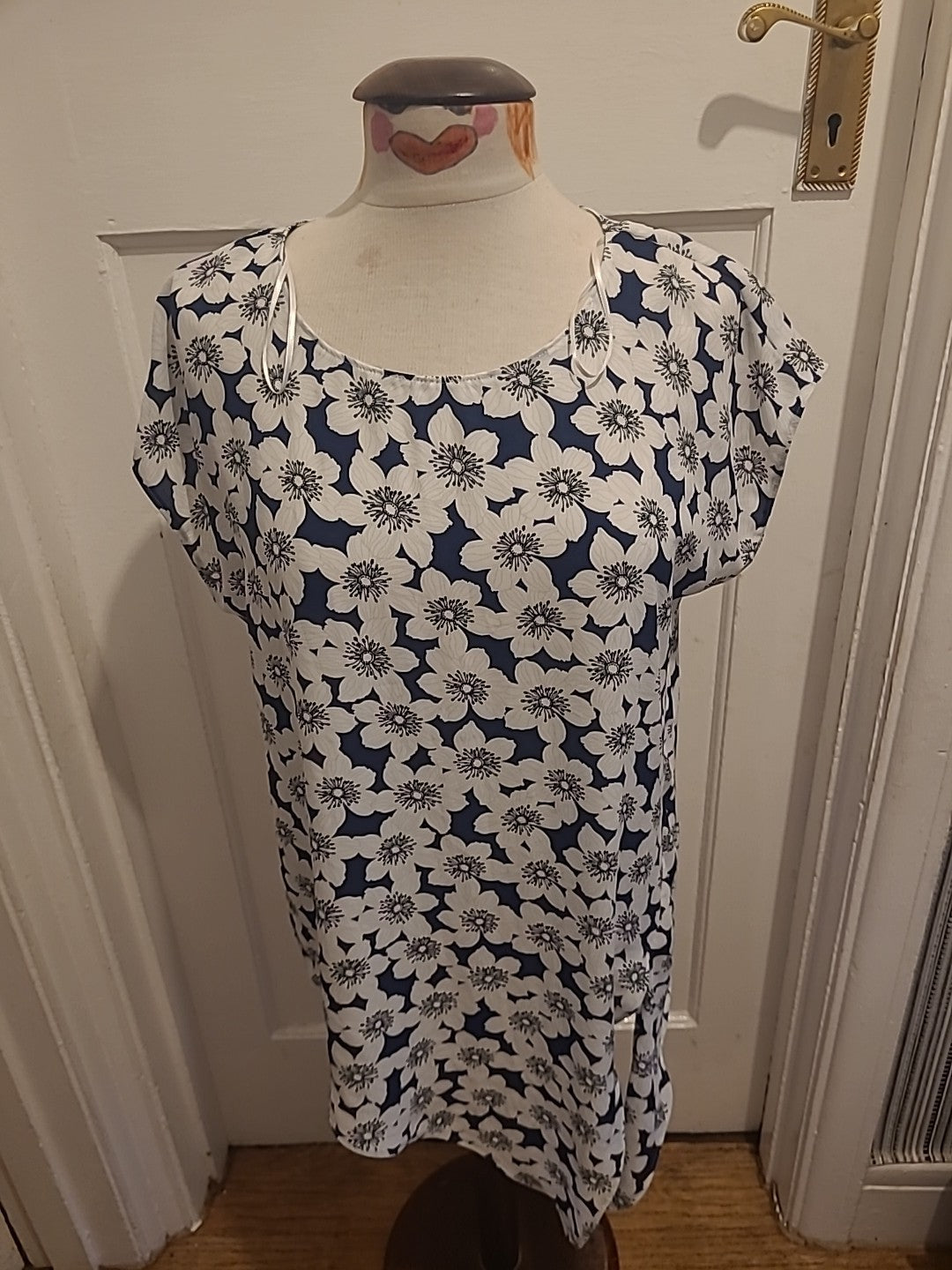 Ladies Tu Size 14 Blue White Floral Sleeveless Oversized Tshirt