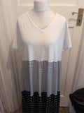 Ladies Size 2XL White And Spotty Short Sleeve Maxi Dress