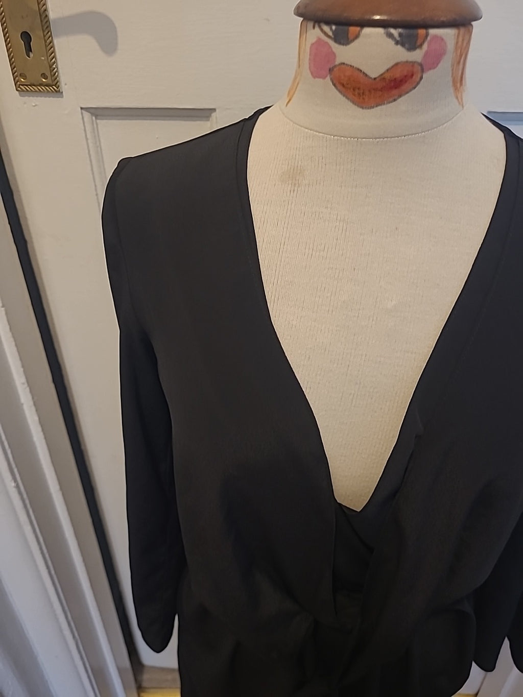 Ladies Topshop Size 8 Black Long Sleeved Low Cut Dress