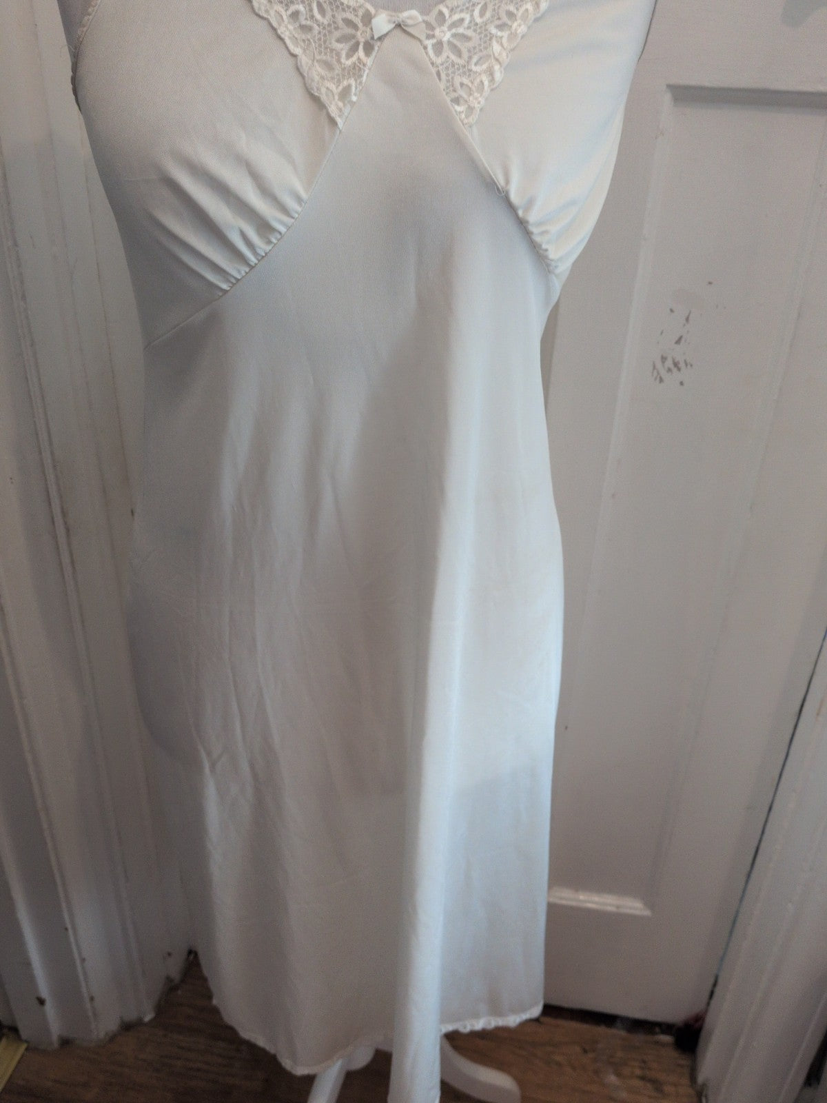 S/M White Lace Frill Neck Night Dress Sleeveless