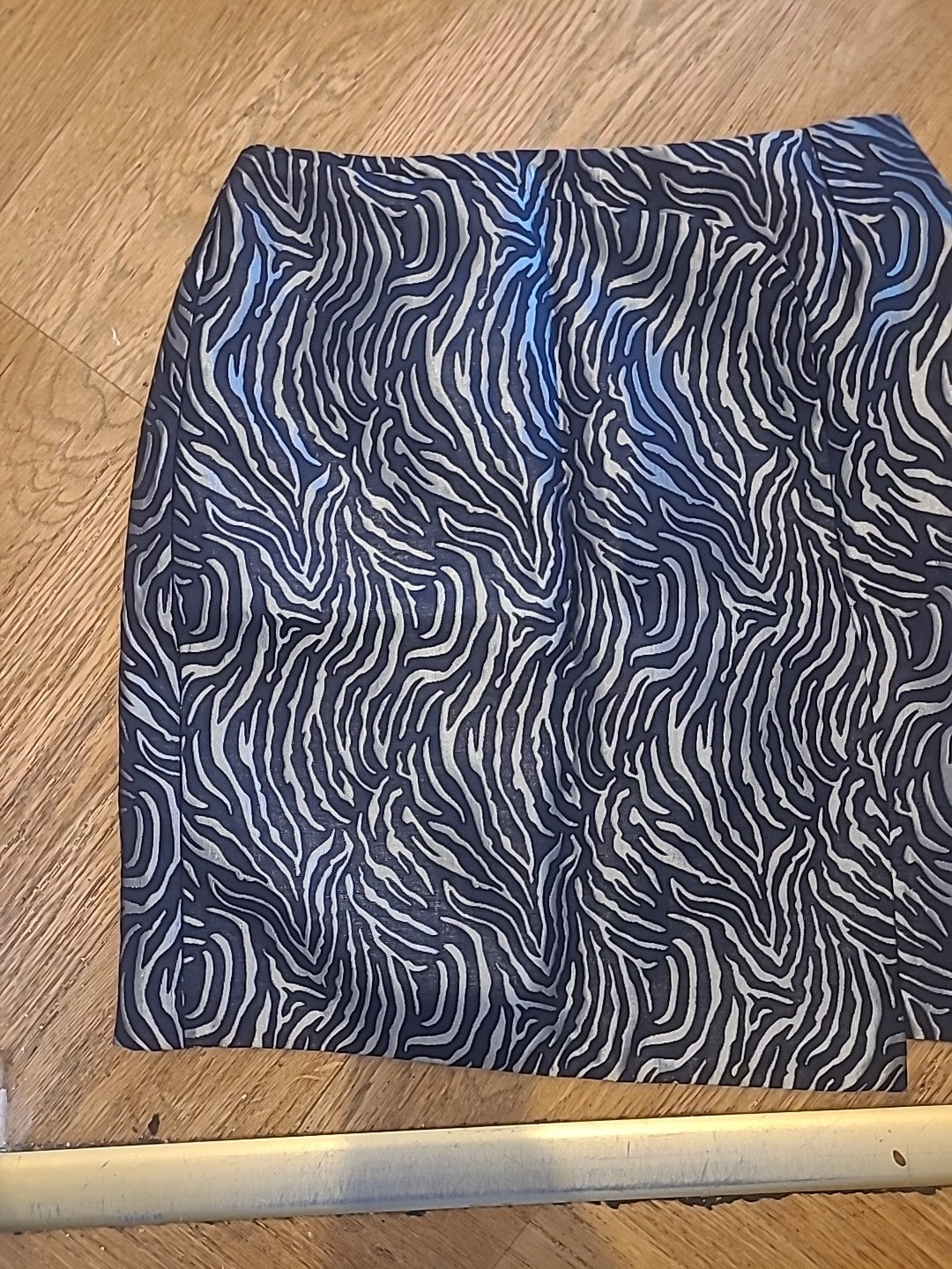 Ladies Warehouse Size 10 Black Silver Wrap Skirt