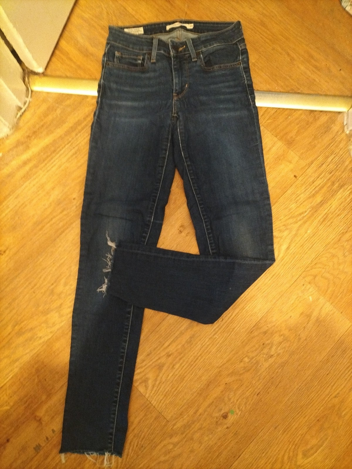 Ladies Levi Size 24" Skinny Jeans 711