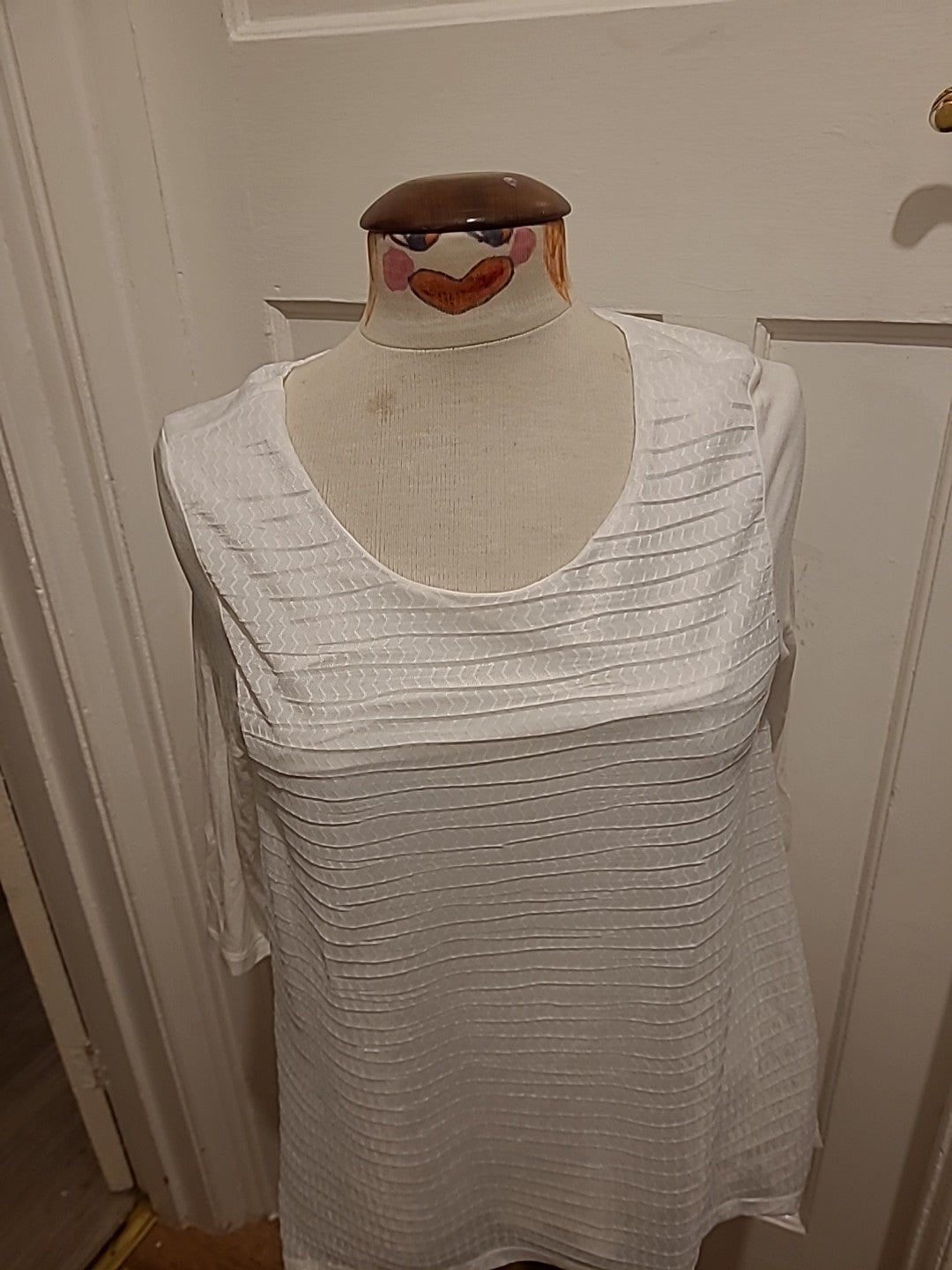 Ladies Size Large White Lined Patterned Blouse Mid Sleeved