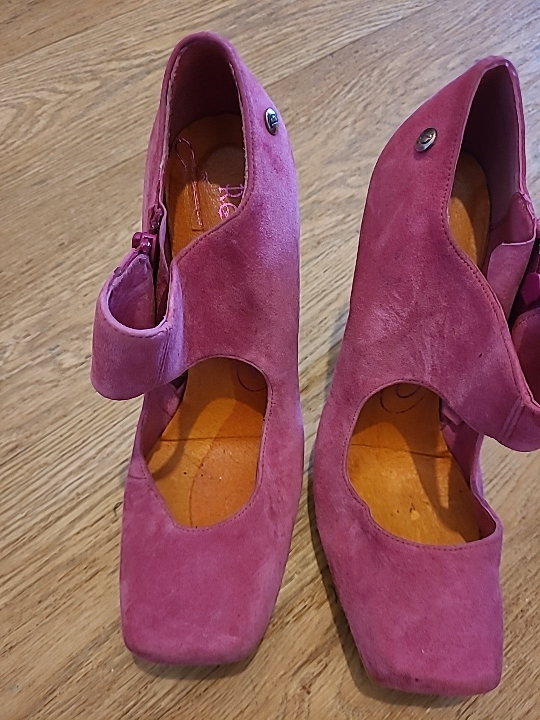 Ladies Red Or Dead Size 6 Pink Heels