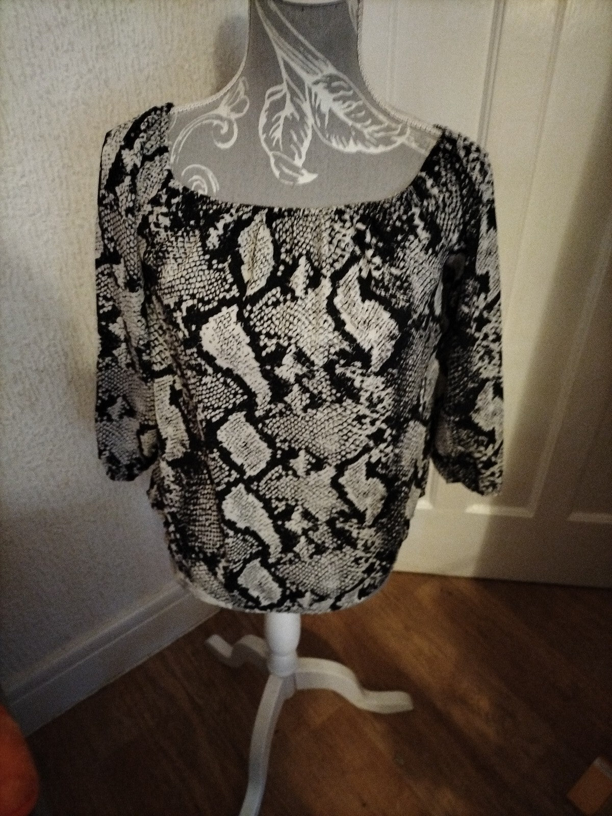 Ladies Influence Size 10 Long Sleeved Blouse