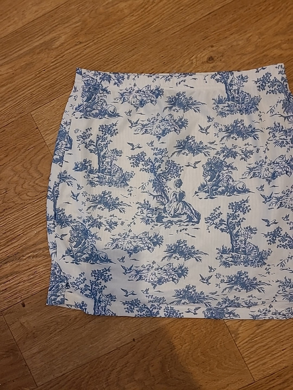 Ladies Shein Size Large Blue/White Floral Elasticated Short Skirt