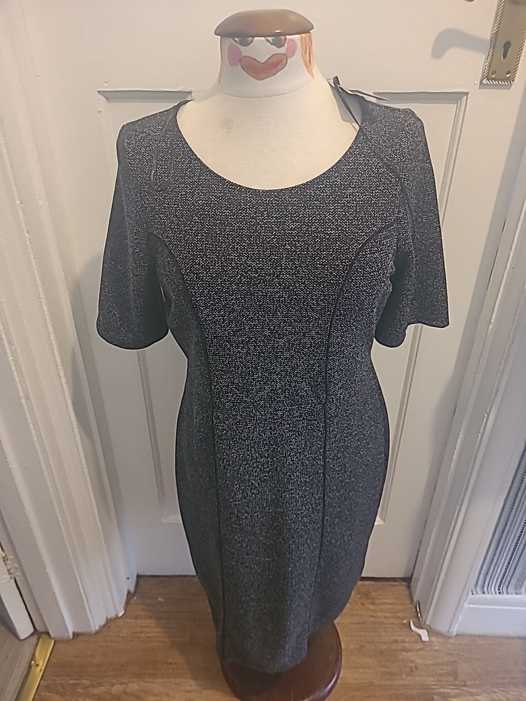 Brand New Ladies Tu Size 14 Fleck Short Sleeved Dress