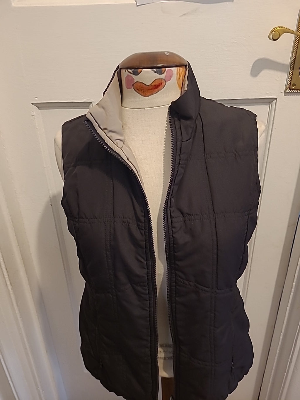 Ladies Size Small Black With Beige Lining Zipped Sleeveless Jacket