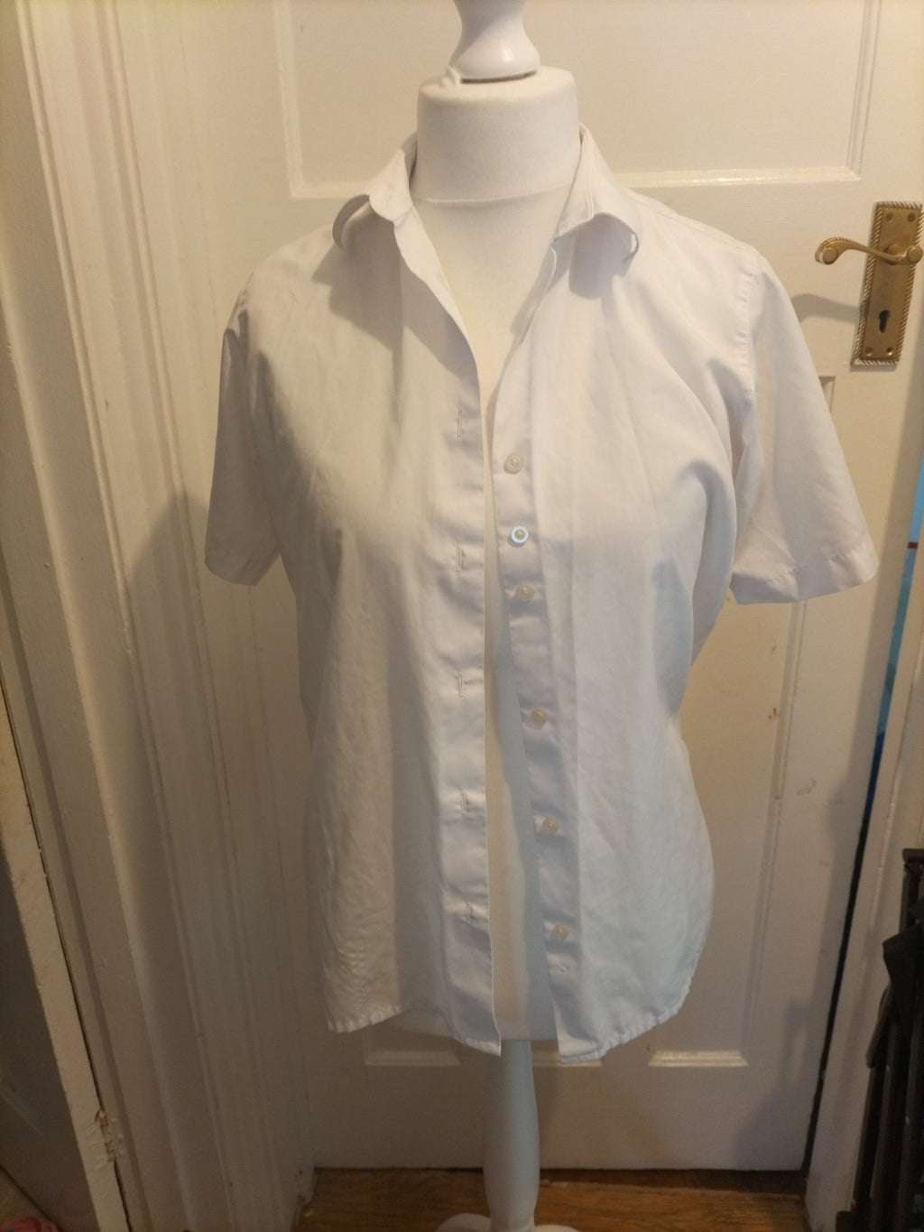 Ladies David Luke Size 38" White Short Sleeved Buttoned Blouse