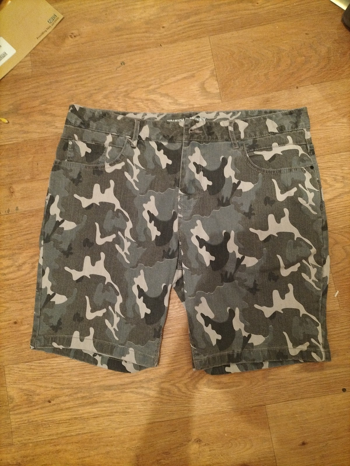 Mens Pep&Co Size 36" Camo Skinny Shorts
