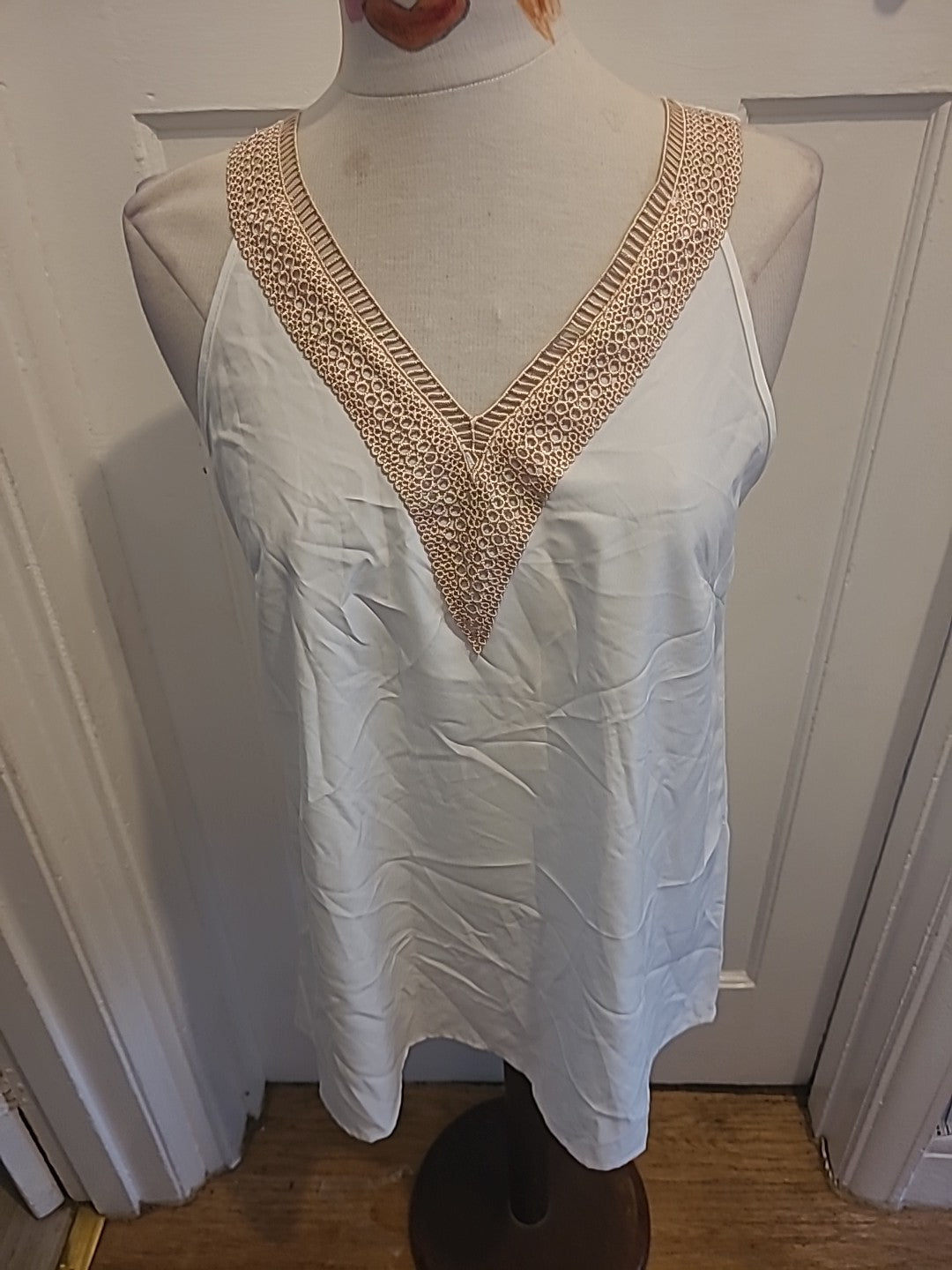 Ladies Unbranded White And Beige Sleeveless Blouse