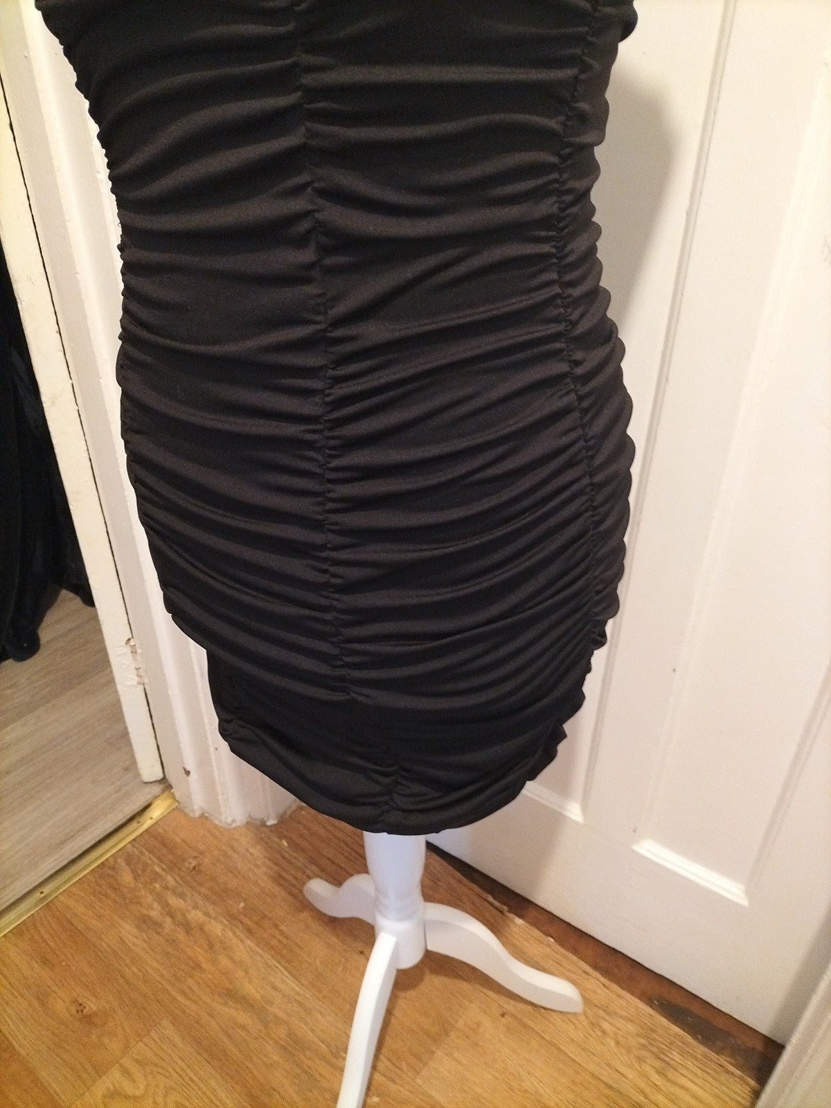 Ladies H&M Size M Black Sleeveless Ruched Pencil Dress