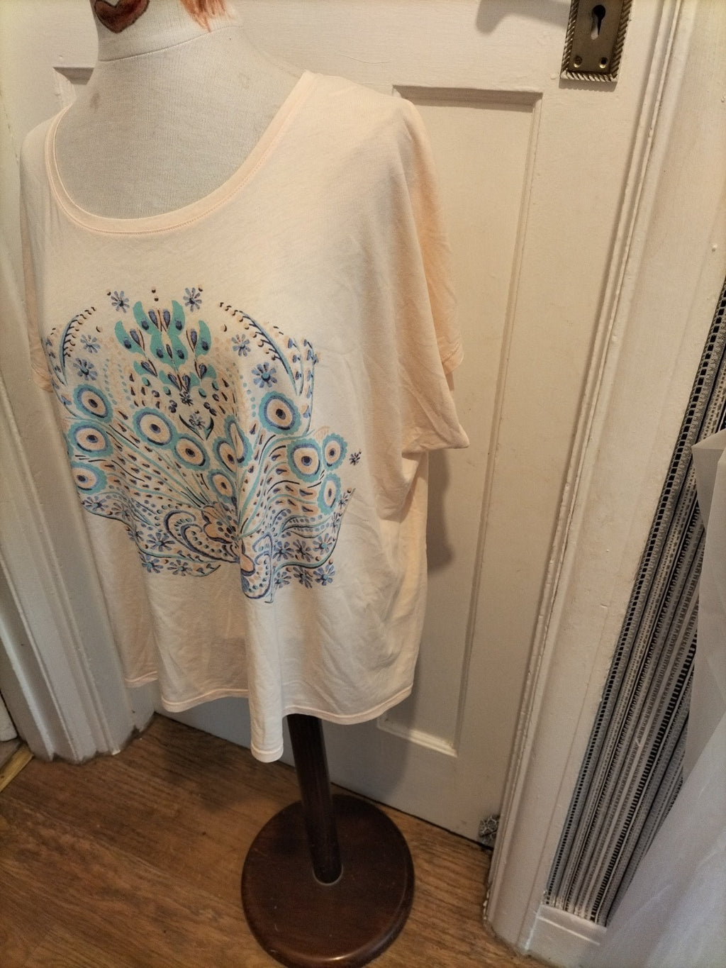 Ladies Indigo Size 20 Peacock Tshirt(slight Bobbling)