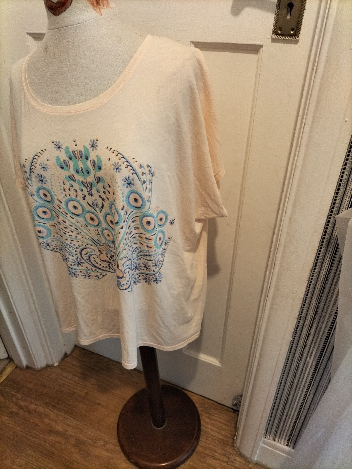 Ladies Indigo Size 20 Peacock Tshirt(slight Bobbling)