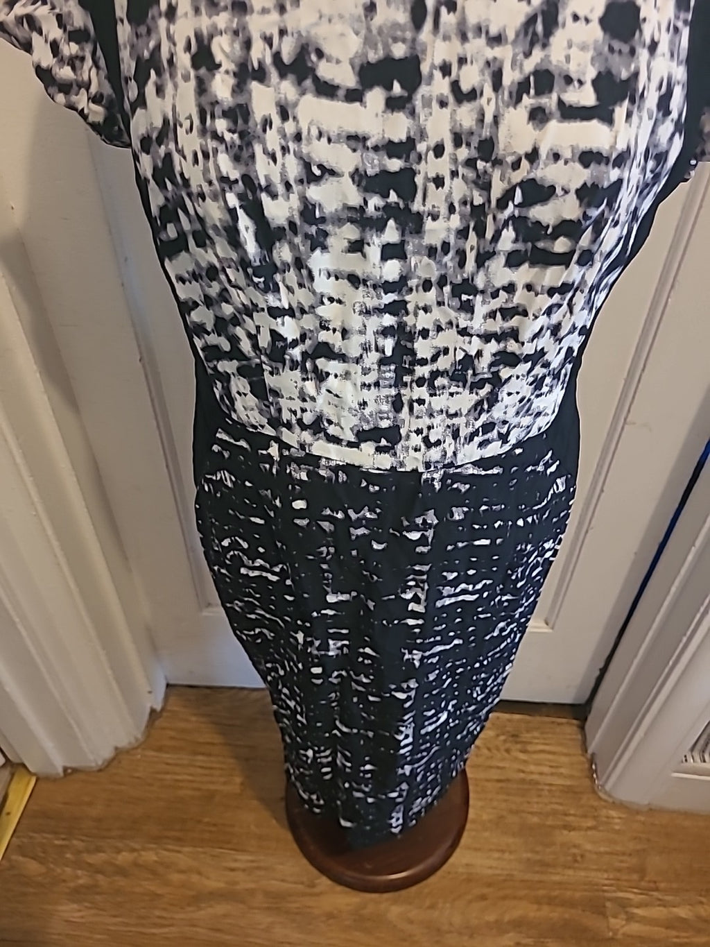Ladies Autograph Size 12 Black/White Cap Sleeved Dress