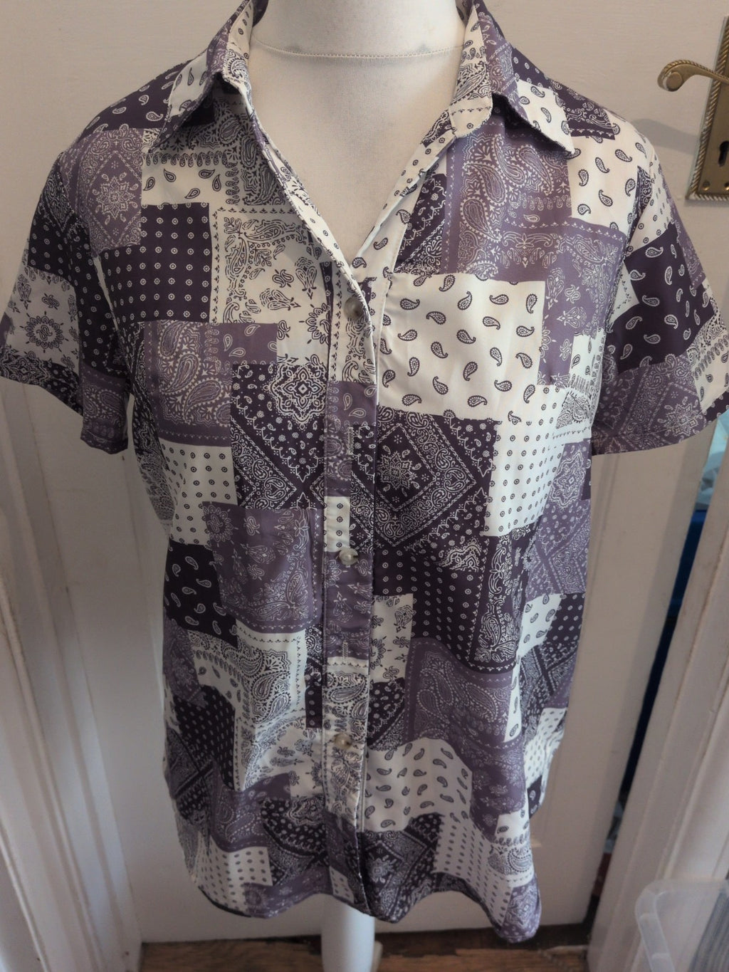 Ladies Small Silver White And Navy Short Collared Shirt Button Up