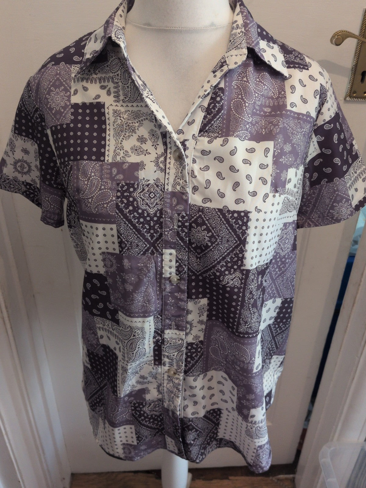 Ladies Small Silver White And Navy Short Collared Shirt Button Up