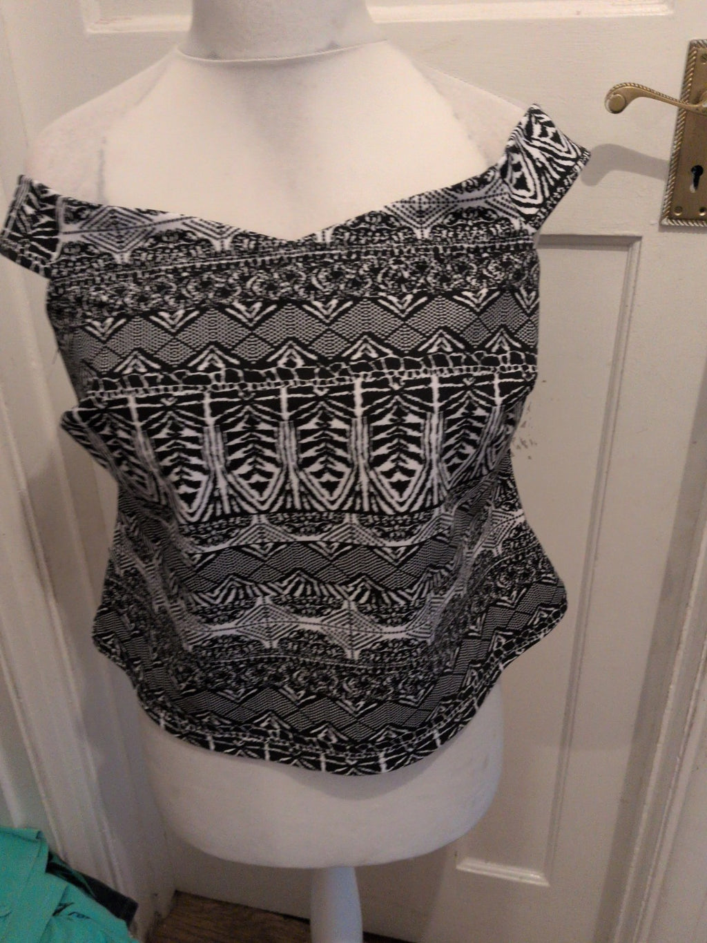 Primark 18 Black And White Sleeveless Aztec Blouse