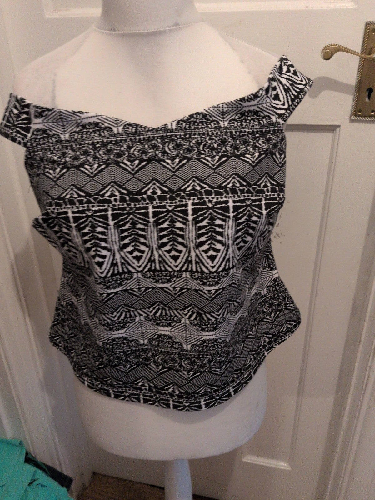 Primark 18 Black And White Sleeveless Aztec Blouse