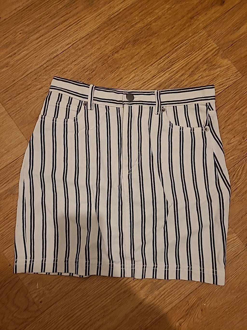 Ladies Monki Size Euro 34 Black White Mini Skirt