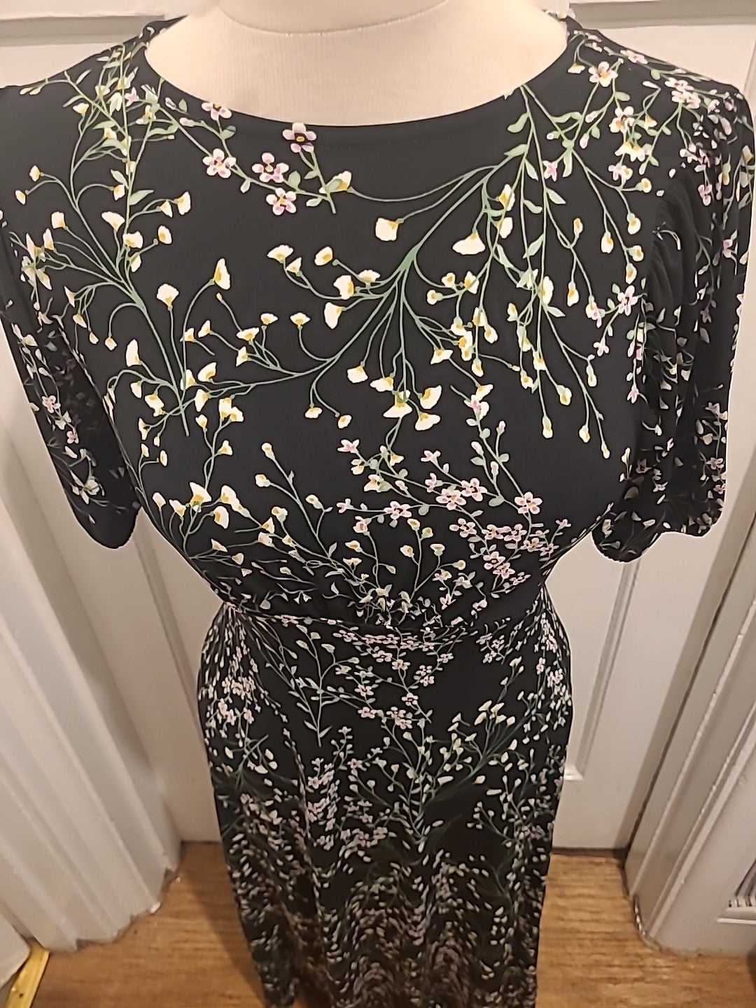 Ladies Lipsy Size 8 Black Floral Long Length Short Sleeved Dress