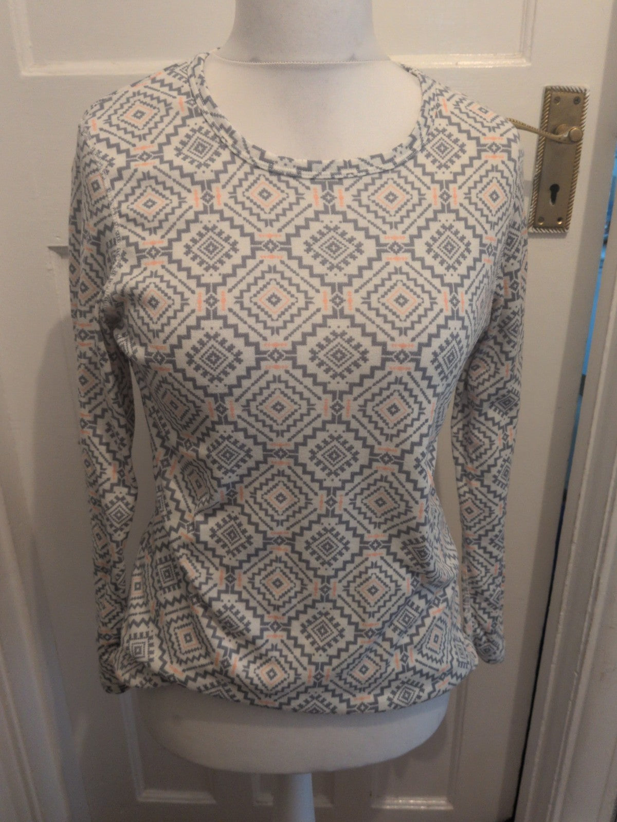 Crivit 18-20 Grey Patterned Long Sleeved T-shirt