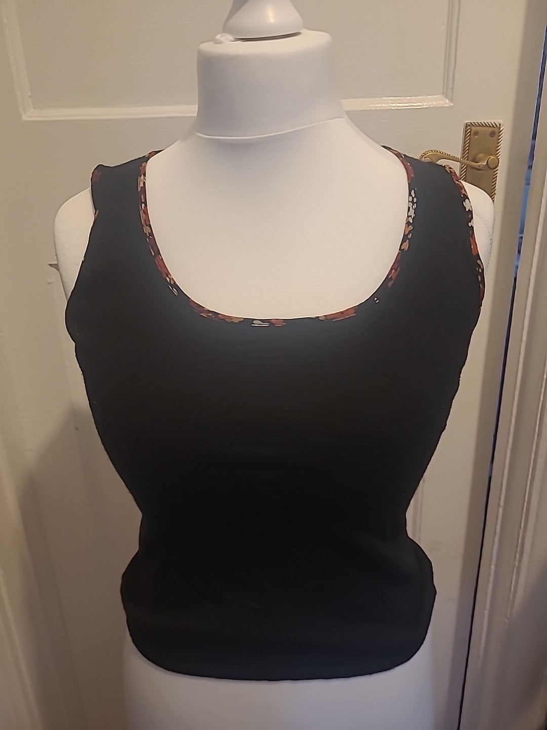 Ladies Minosa Petite Size Medium Black Sleeveless Top