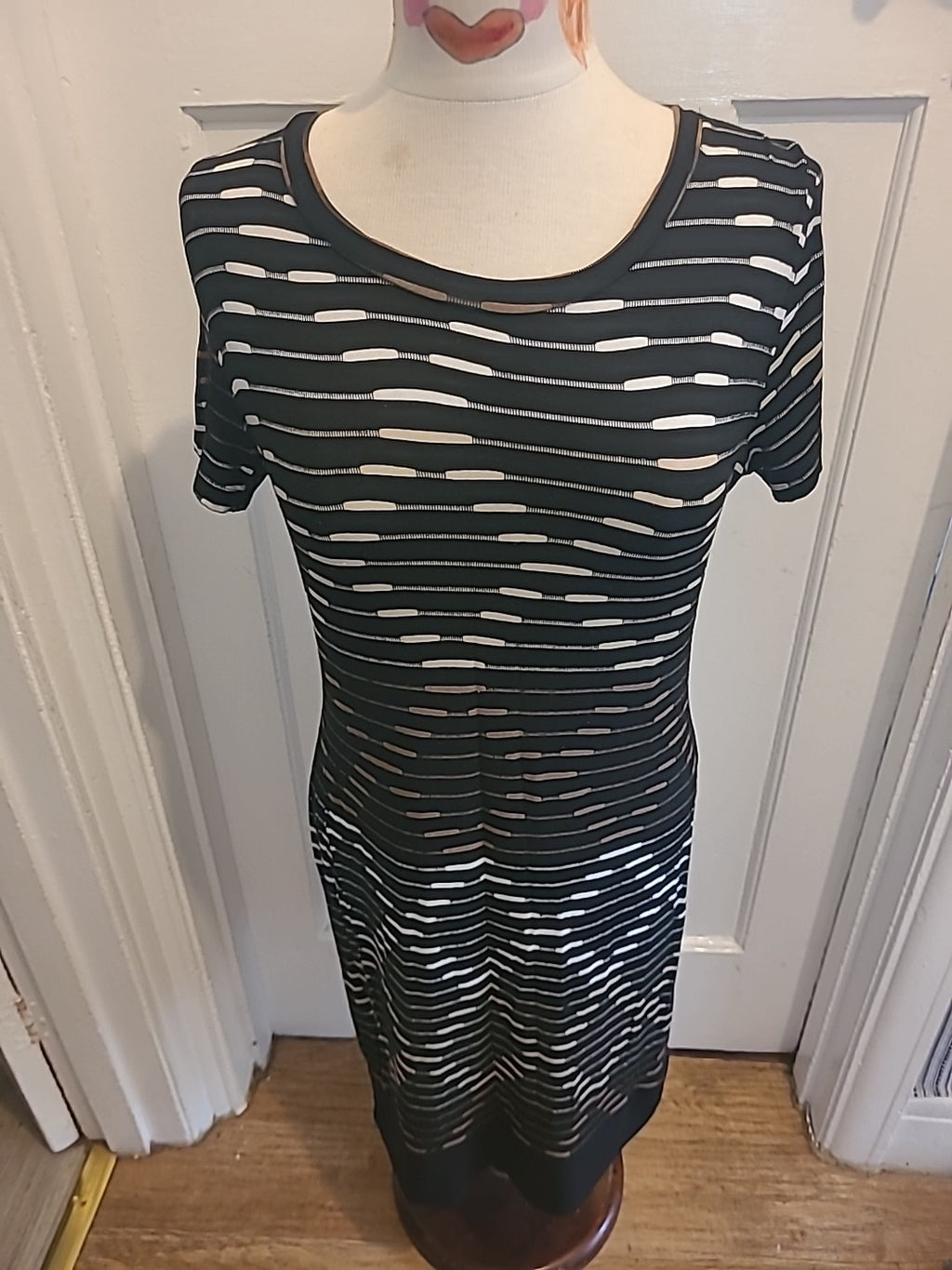 Ladies Elisabetta Villa Size Medium Black White Brown Striped Short Sleeved...