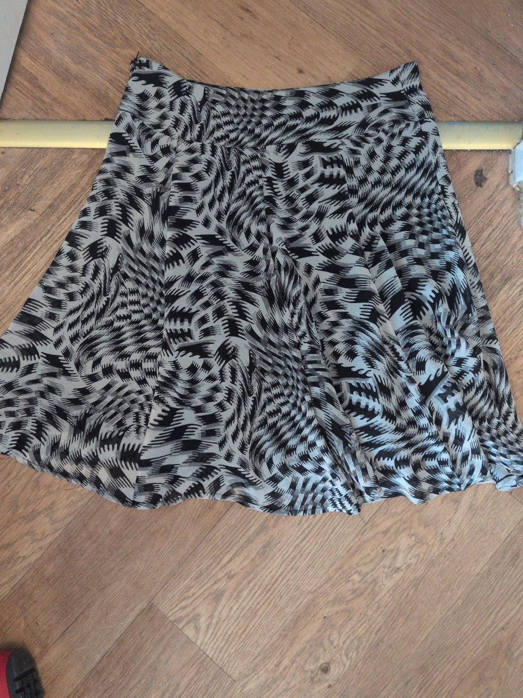 H&M 12 Grey/Black/Cream Knee Length Lined Flare Skirt
