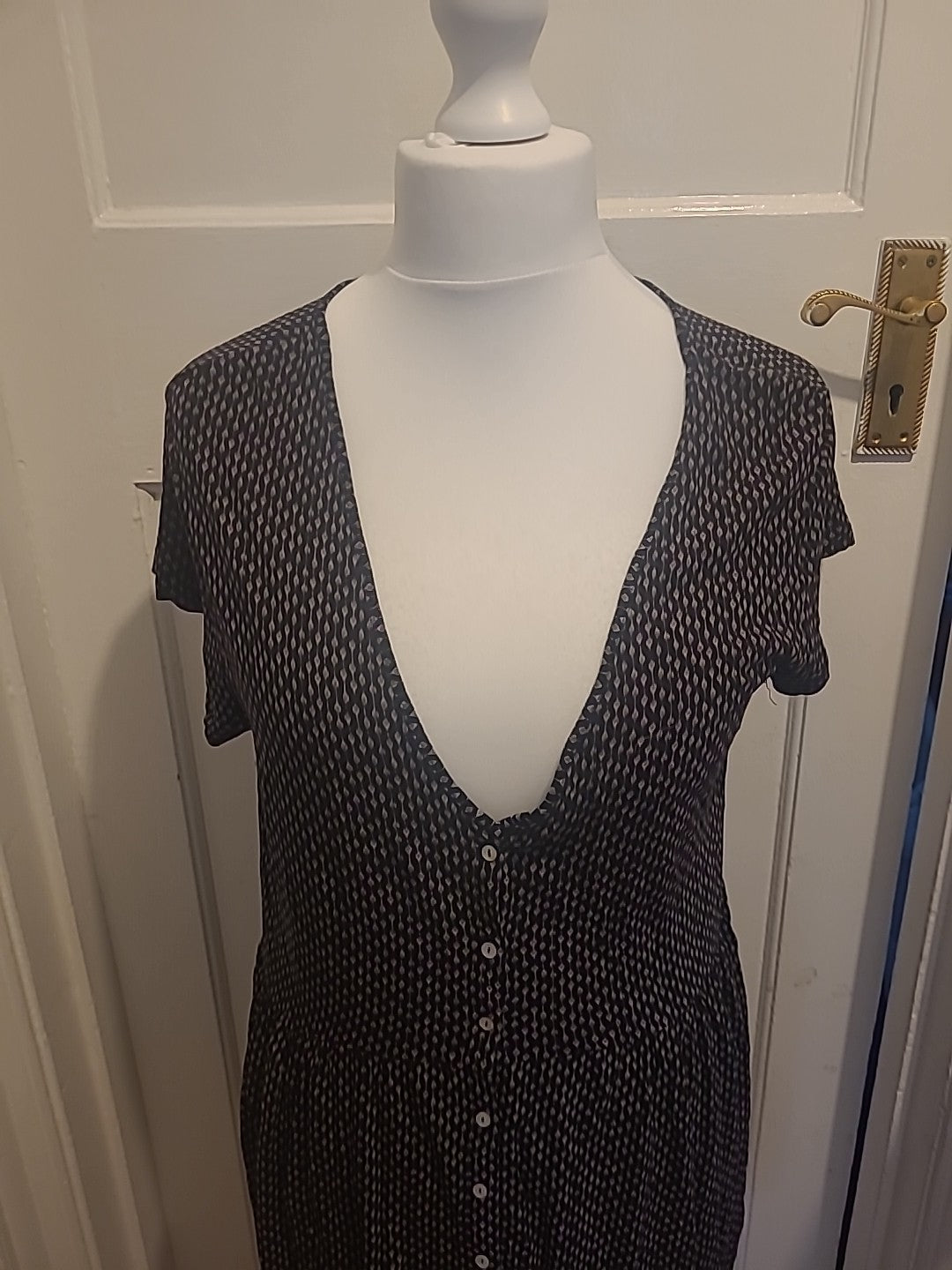 Ladies H&M Size Large Black Patterned Short Sleeved Dress