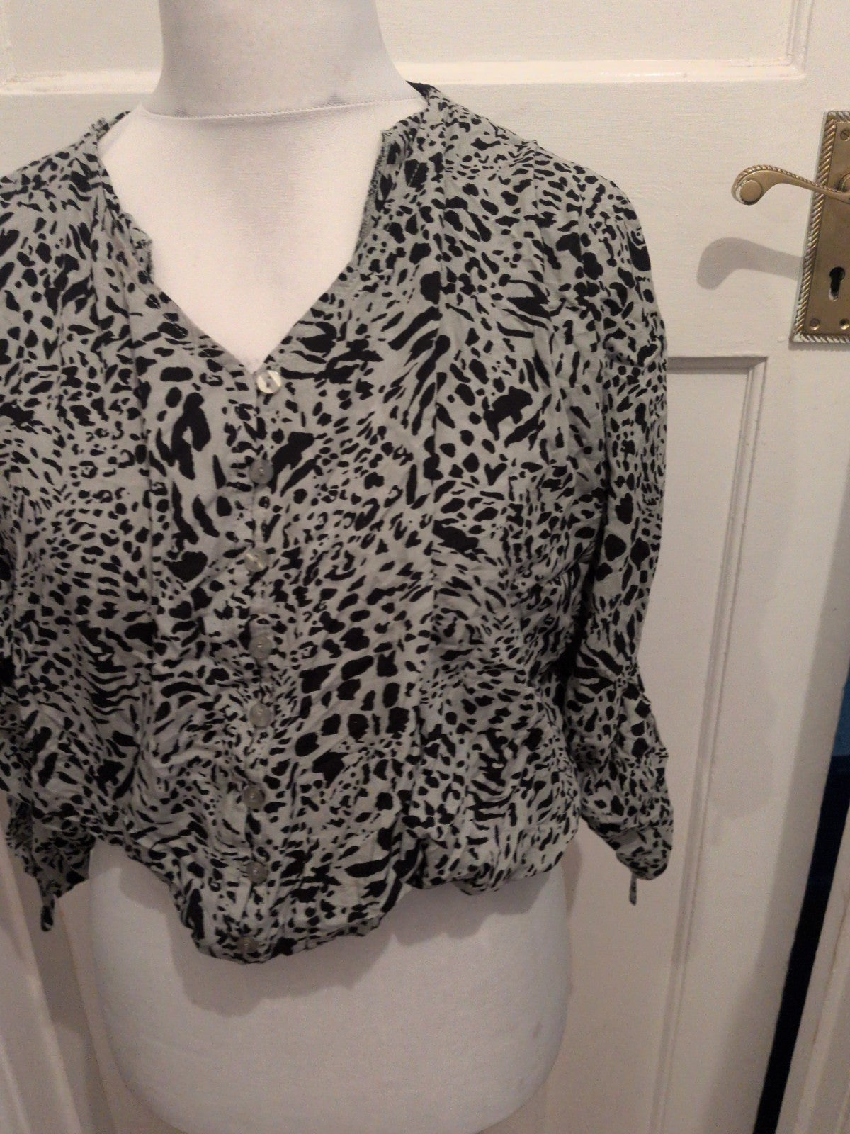 Apricot 10 Mint Green And Black Leopard Print Buttoned Blouse