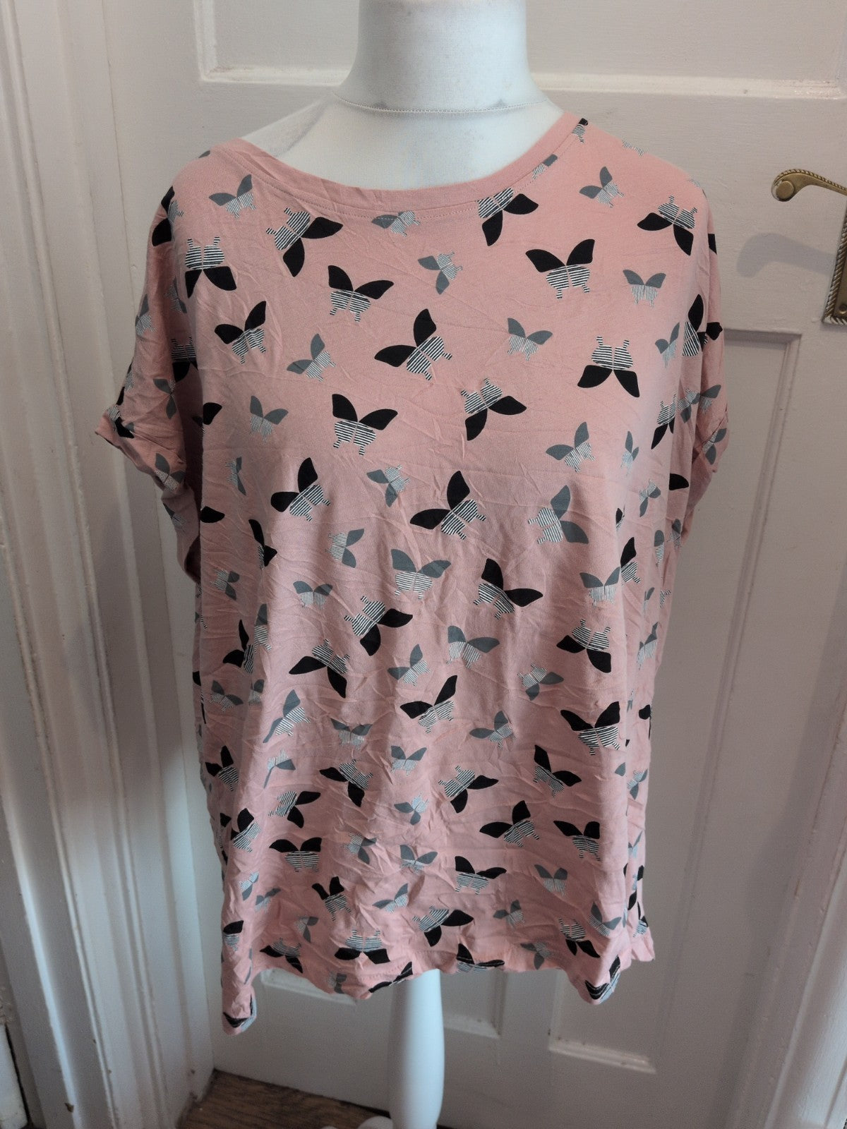 Capsule 28 Pink Butterfly Short Sleeve T-shirt