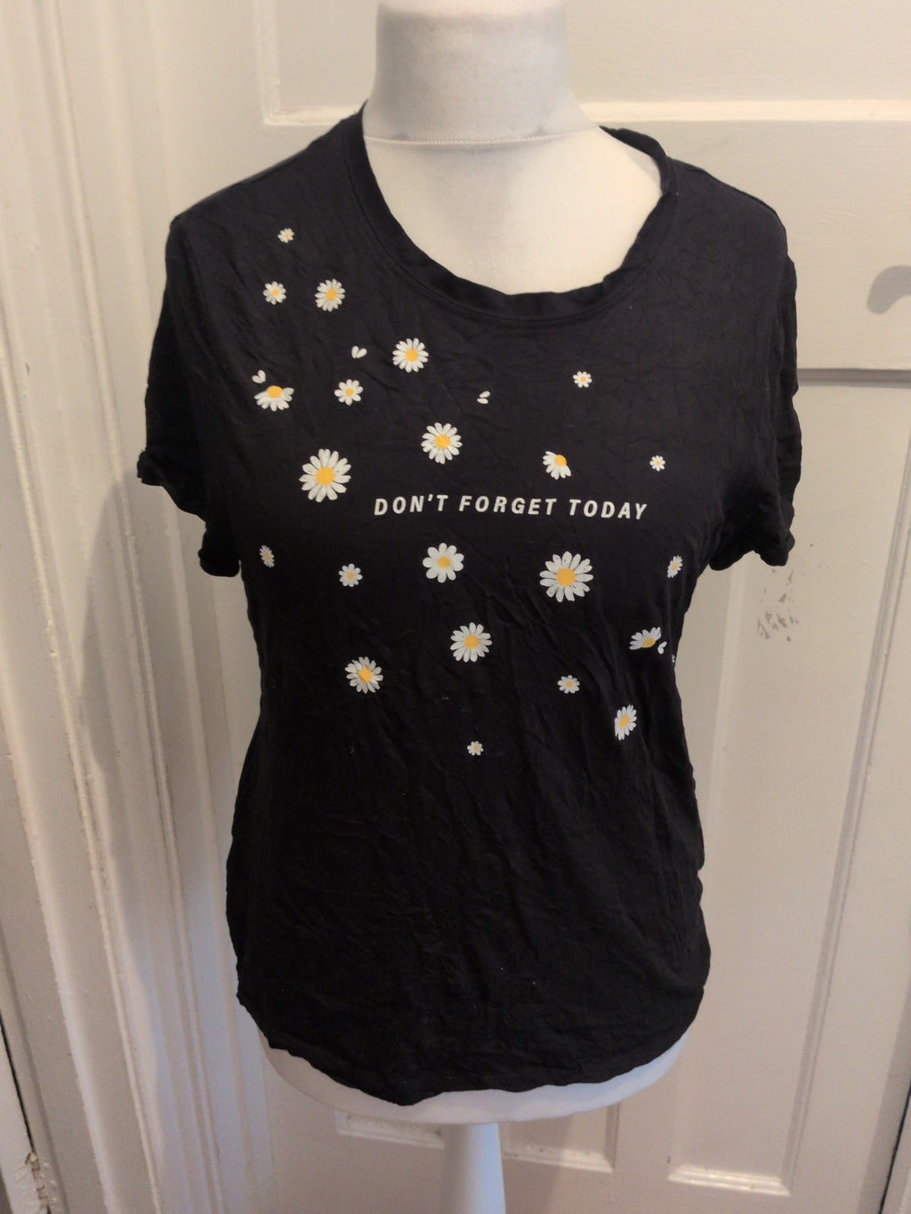Clock house Medium Daisy Black Short Sleeve T-shirt