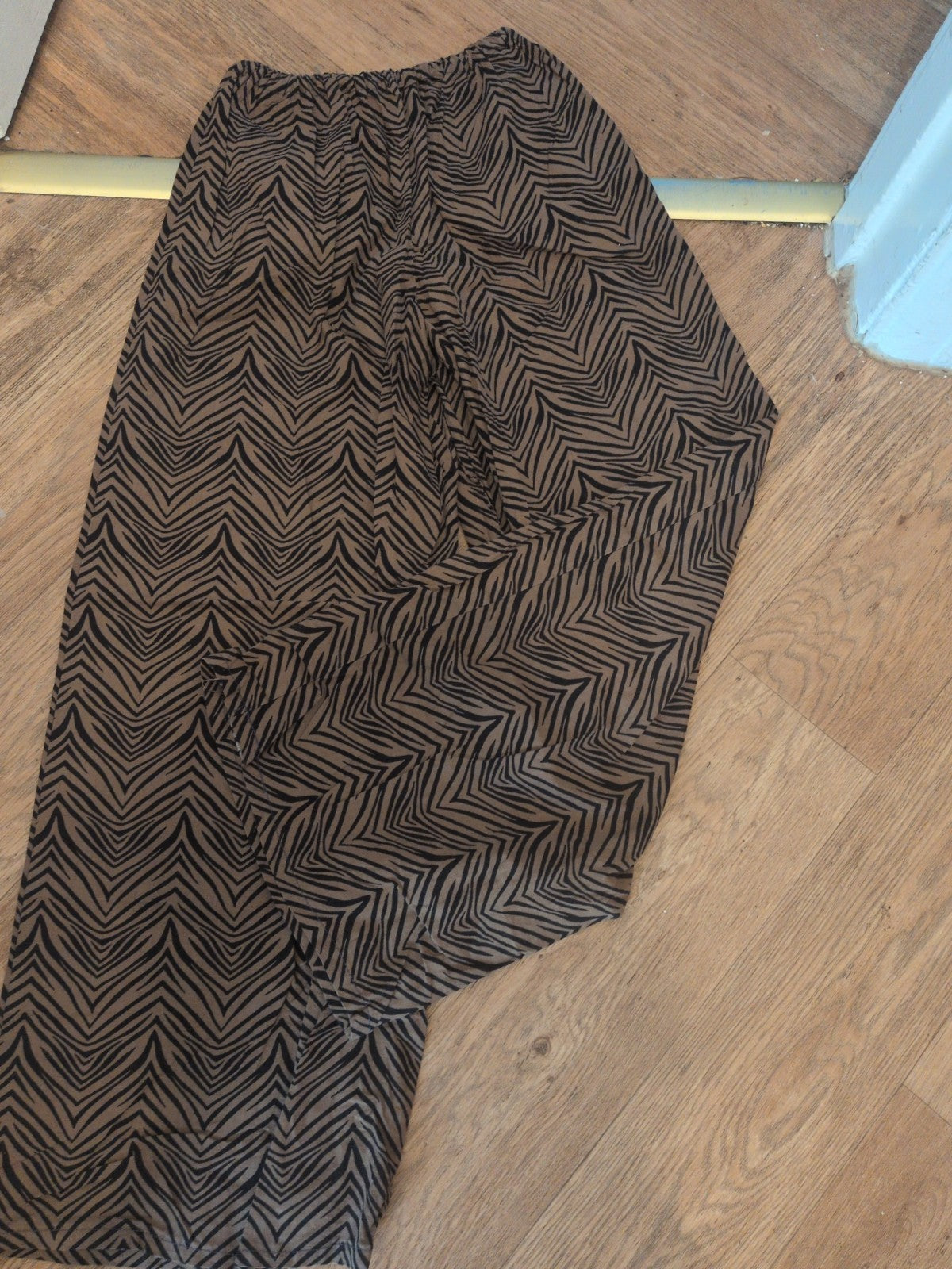 Ladies Size Small Brown And Black Elasticated Trousers