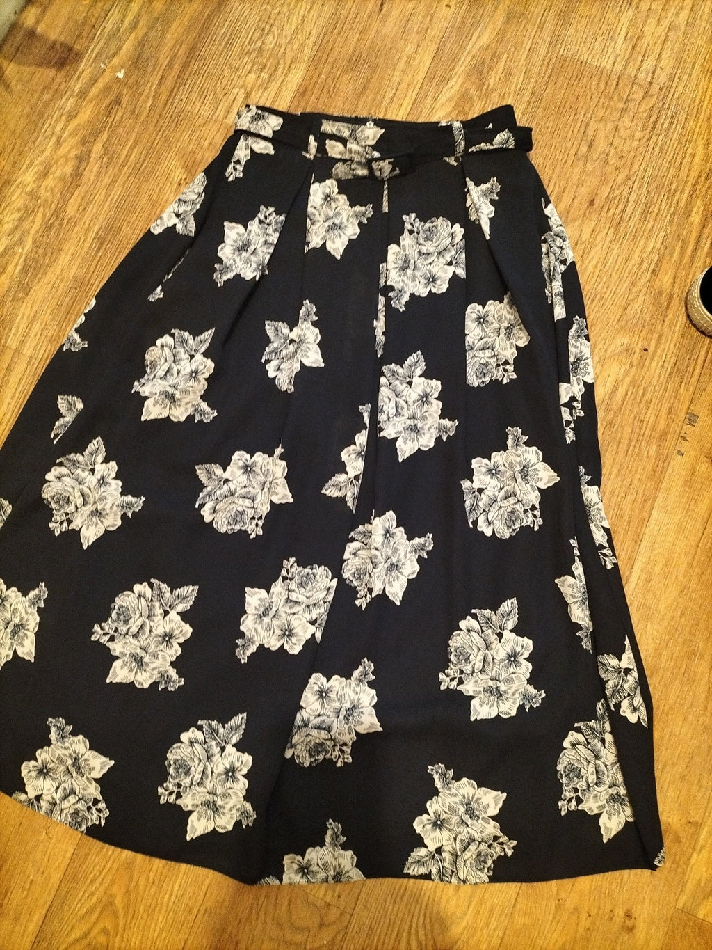 Ladies House Of Fraser Size 12 Navy White Floral Lined Skirt Pleated