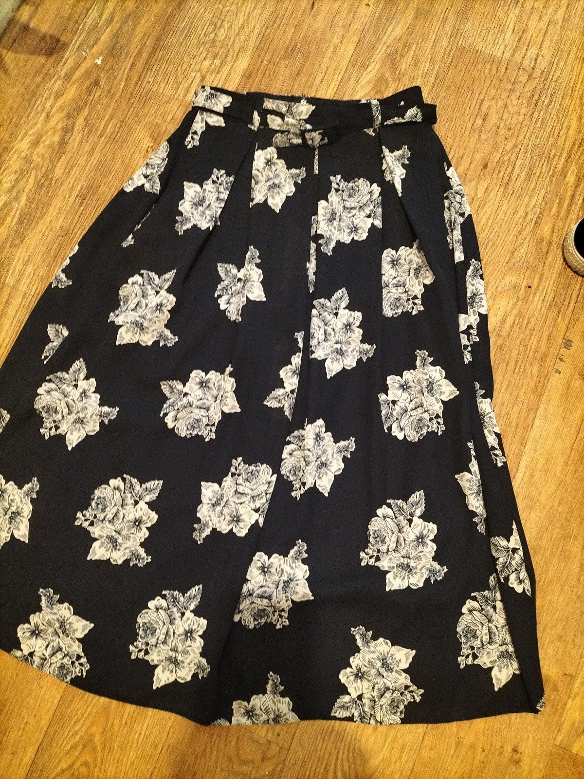 Ladies House Of Fraser Size 12 Navy White Floral Lined Skirt Pleated