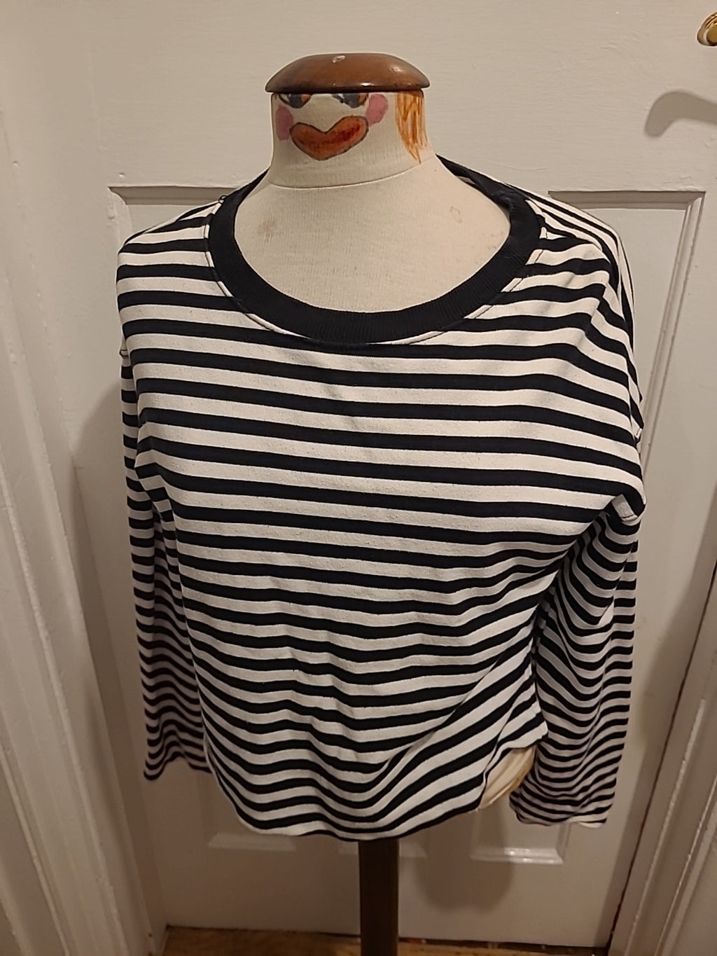 Ladies Size Large Black And White Striped Long Sleeved Jumper