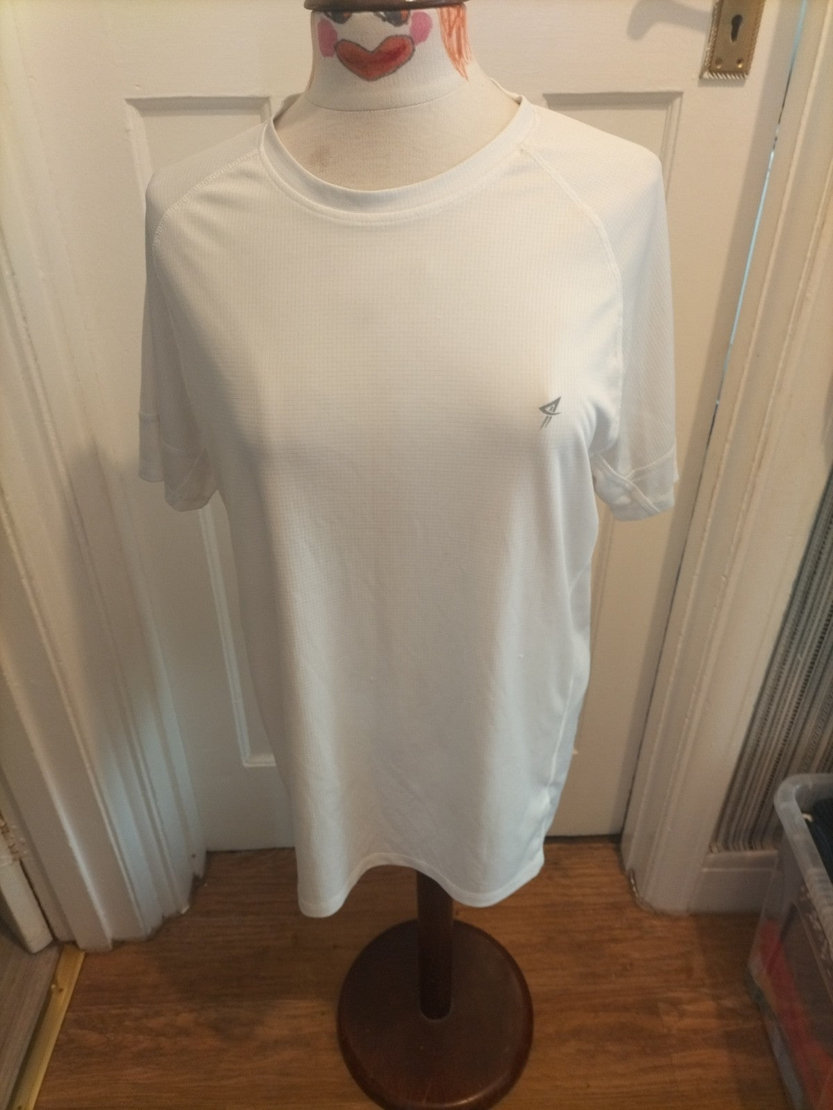 Mens Workout Size XL White Short Sleeved Tshirt