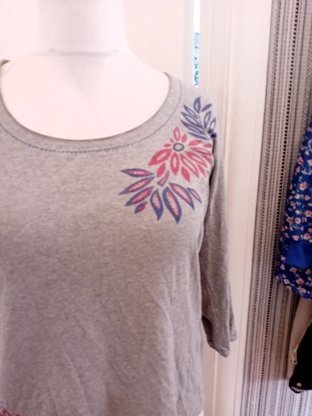 Maine New England 14 Grey Floral Blouse
