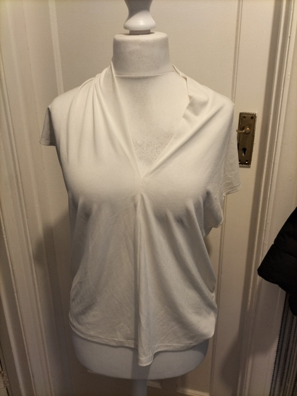 Ladies H&M Size Medium White V Neck Short Sleeved Blouse
