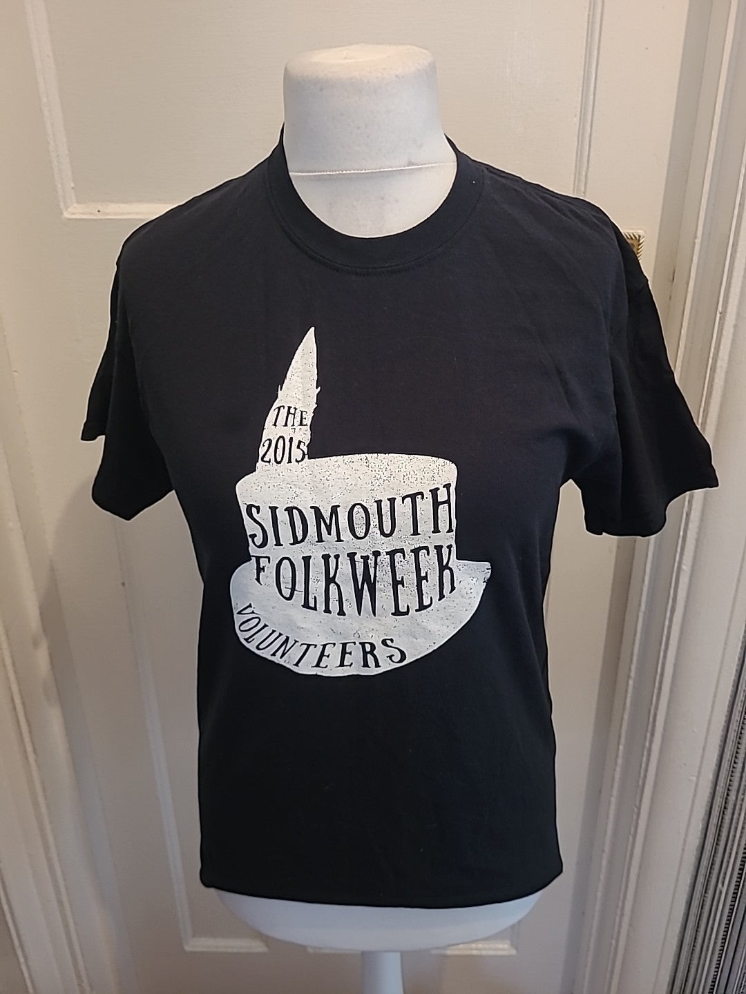 Mens Gildan Size M Black Sidmouth Printed Short Sleeved Tshirt