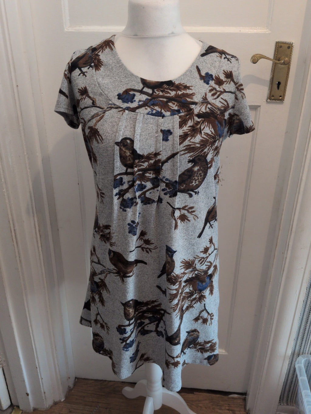Tenki XL Grey Robin Pattern Short Sleeve Dress